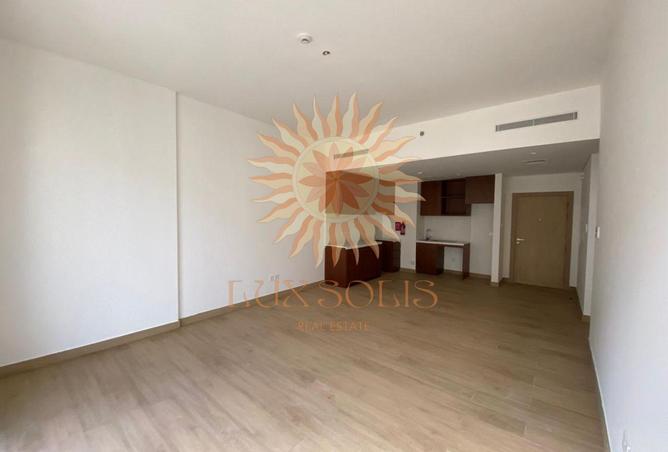 Unfurnished / Prime Location / Ready to Move in