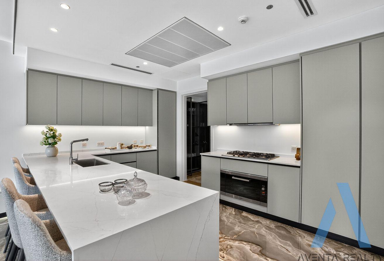 Amazing View | Fully Furnished | Upgraded photo 14
