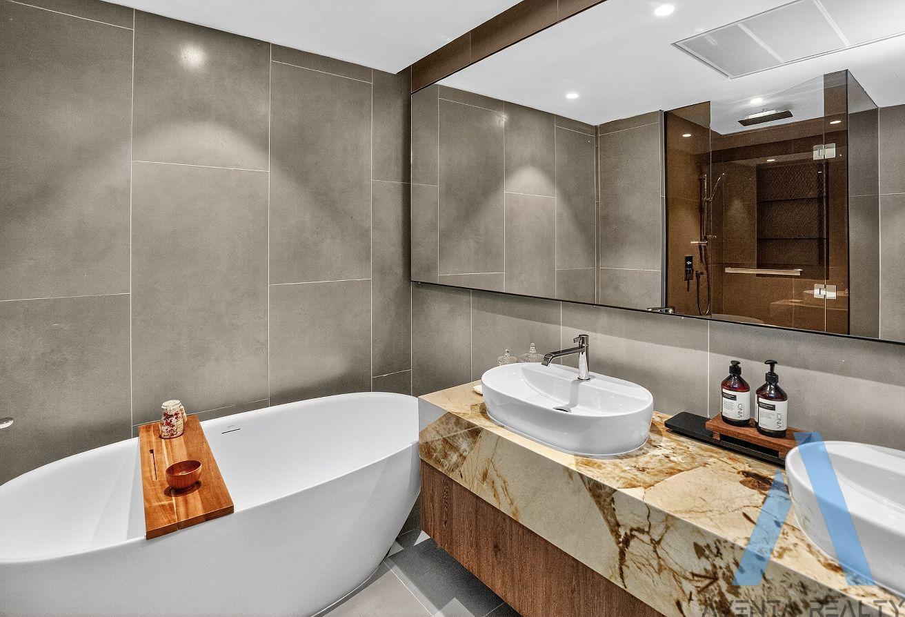 Amazing View | Fully Furnished | Upgraded photo 25