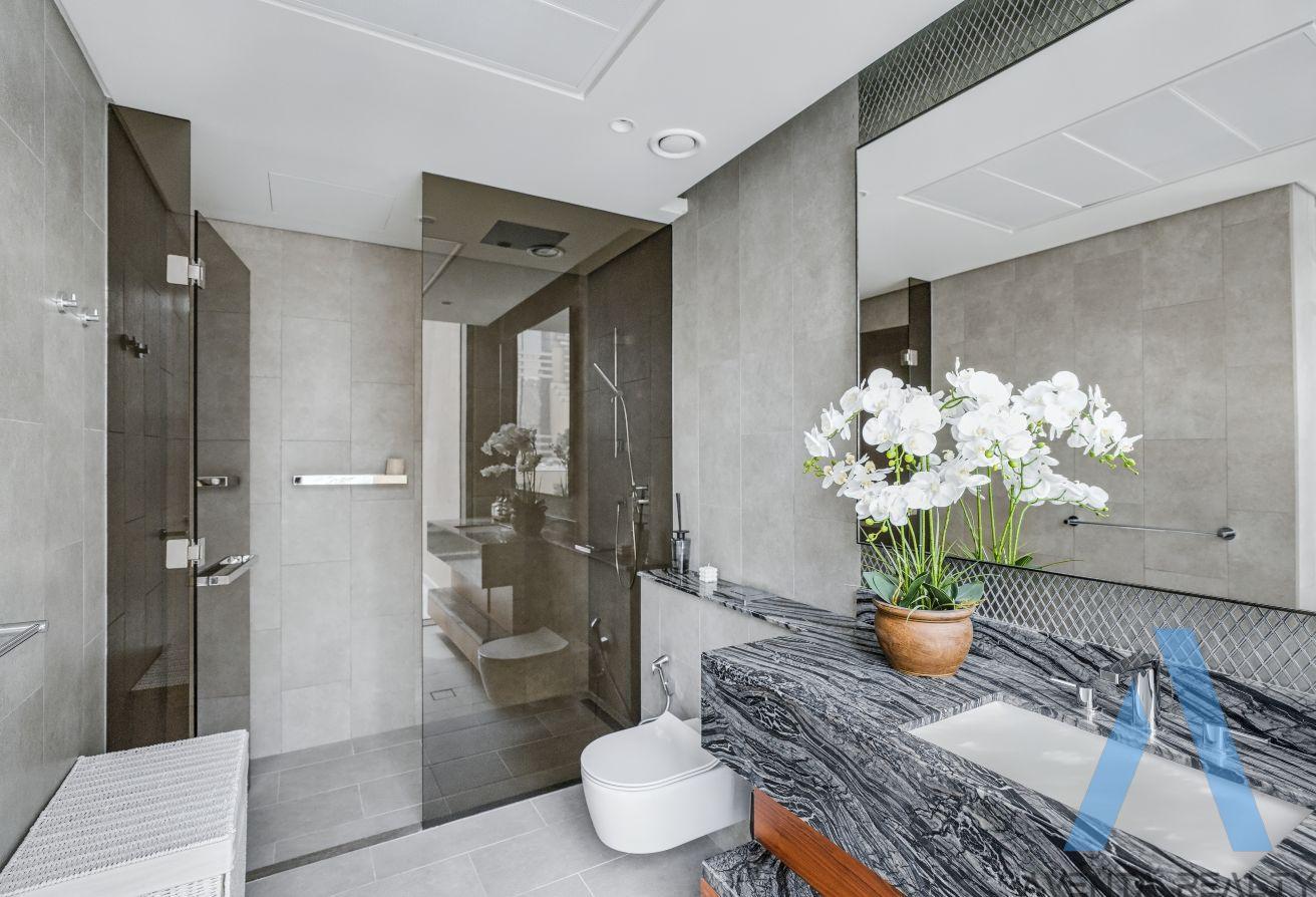 Amazing View | Fully Furnished | Upgraded photo 28