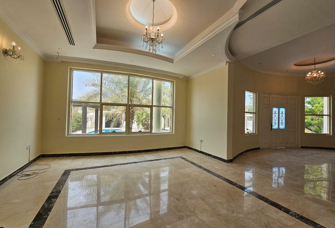 Spacious 5BR | Garden | Swimming pool photo 8