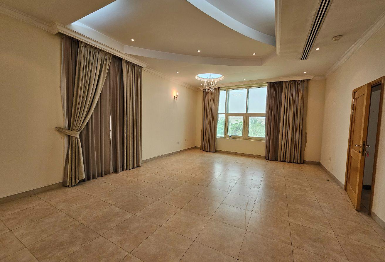 Spacious 5BR | Garden | Swimming pool photo 9