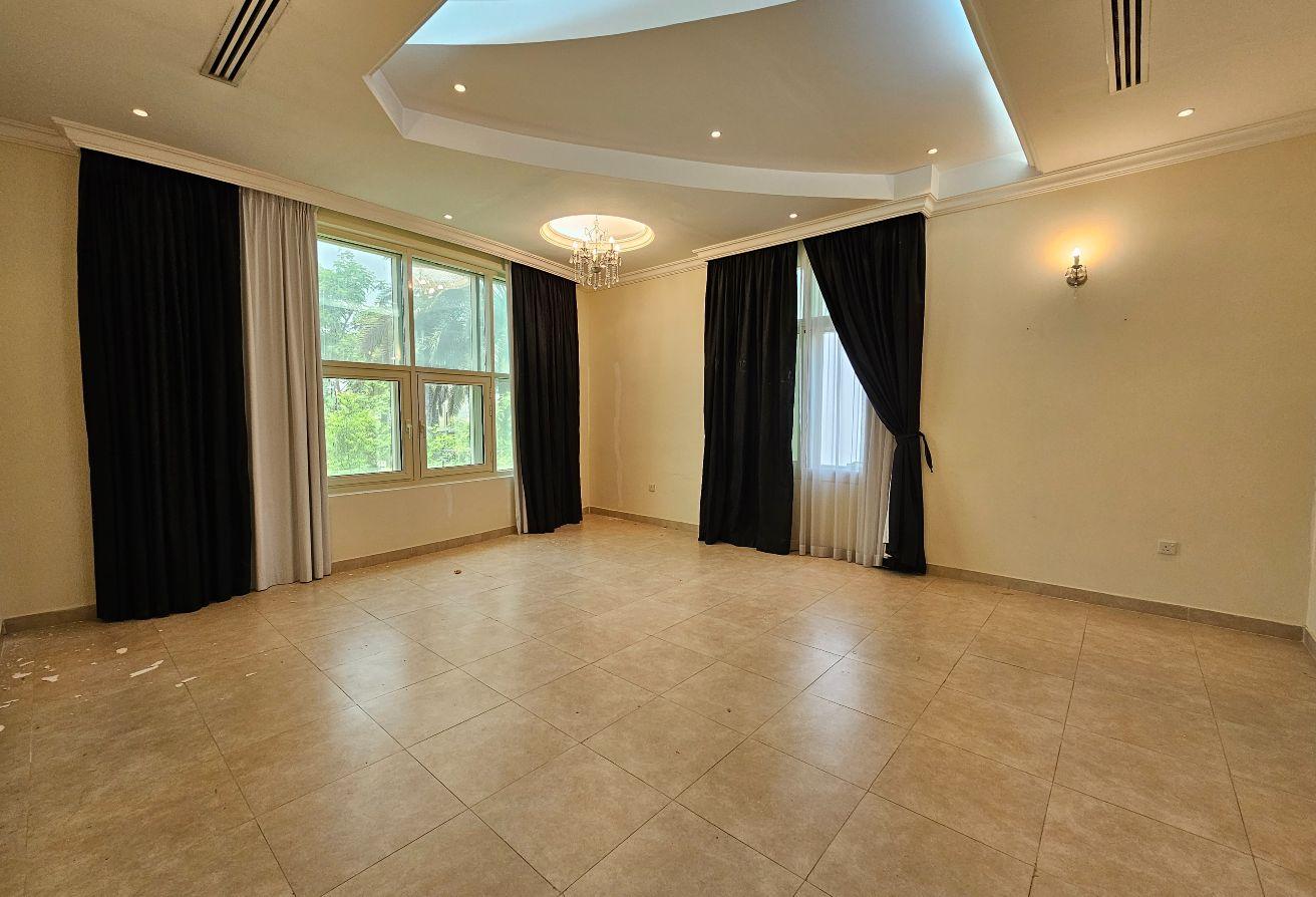 Spacious 5BR | Garden | Swimming pool photo 10