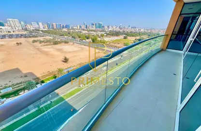 شقة - 2 غرف نوم - 4 حمامات للايجار في يونايتد سكوير - الخالدية - أبوظبي