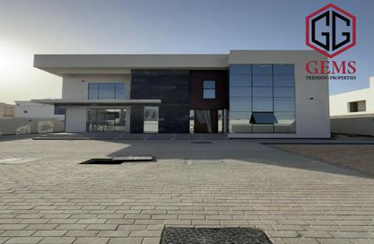 Villa - 4 Bedrooms - 5 Bathrooms for rent in Al Aweer 1 - Al Aweer - Dubai