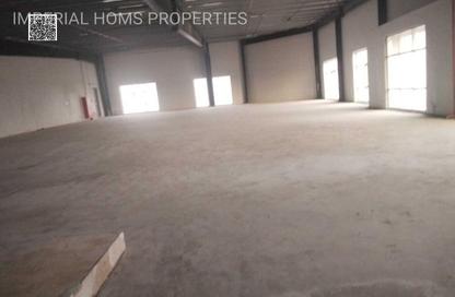 Factory - Studio - 4 Bathrooms for rent in Umm Al Thuoob - Umm Al Quwain