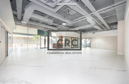 Retail - Studio - 2 for rent in Emaar Business Park Building 4 - Emaar Business Park - Sheikh Zayed Road - Dubai