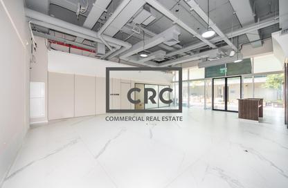 Retail - Studio - 2 for rent in Emaar Business Park Building 4 - Emaar Business Park - Sheikh Zayed Road - Dubai