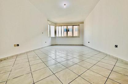 Apartment - 3 Bedrooms - 4 Bathrooms for rent in Cornich Al Khalidiya - Al Khalidiya - Abu Dhabi