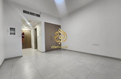 شقة - 1 حمام للايجار في اوليف بارك ريزيدنس - المدينة العالمية المرحلة 2 - 4 الورسان - الورسان - دبي