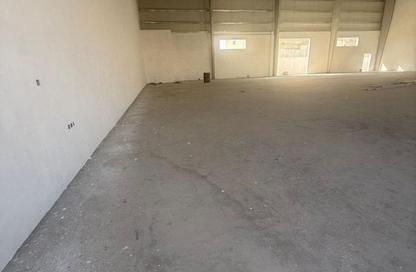 Warehouse - Studio - 3 Bathrooms for rent in Umm Al Thuoob - Umm Al Quwain