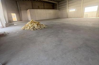 Warehouse - Studio - 3 Bathrooms for rent in Umm Al Thuoob - Umm Al Quwain