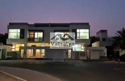 Villa - 6 Bedrooms - 6 Bathrooms for rent in Jumeirah 1 Villas - Jumeirah 1 - Jumeirah - Dubai