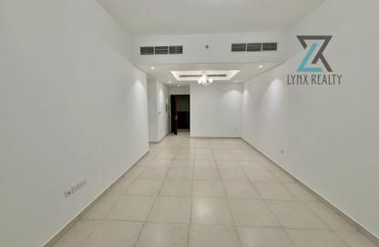 Apartment - 2 - 3 for rent in Airport View Building - Al Garhoud - Dubai