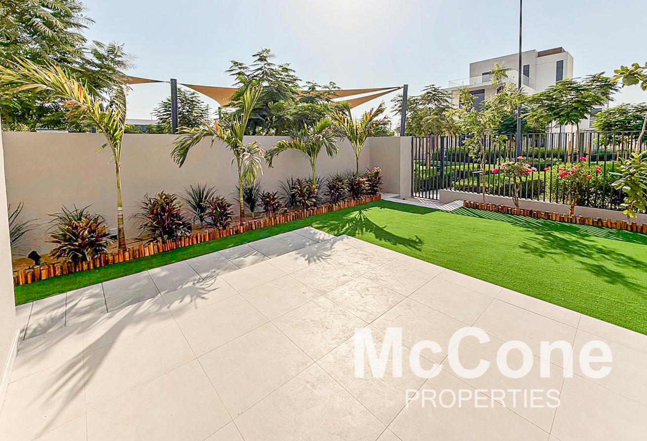 Fully Furnished | At the Park and Pool | Luxury photo 19