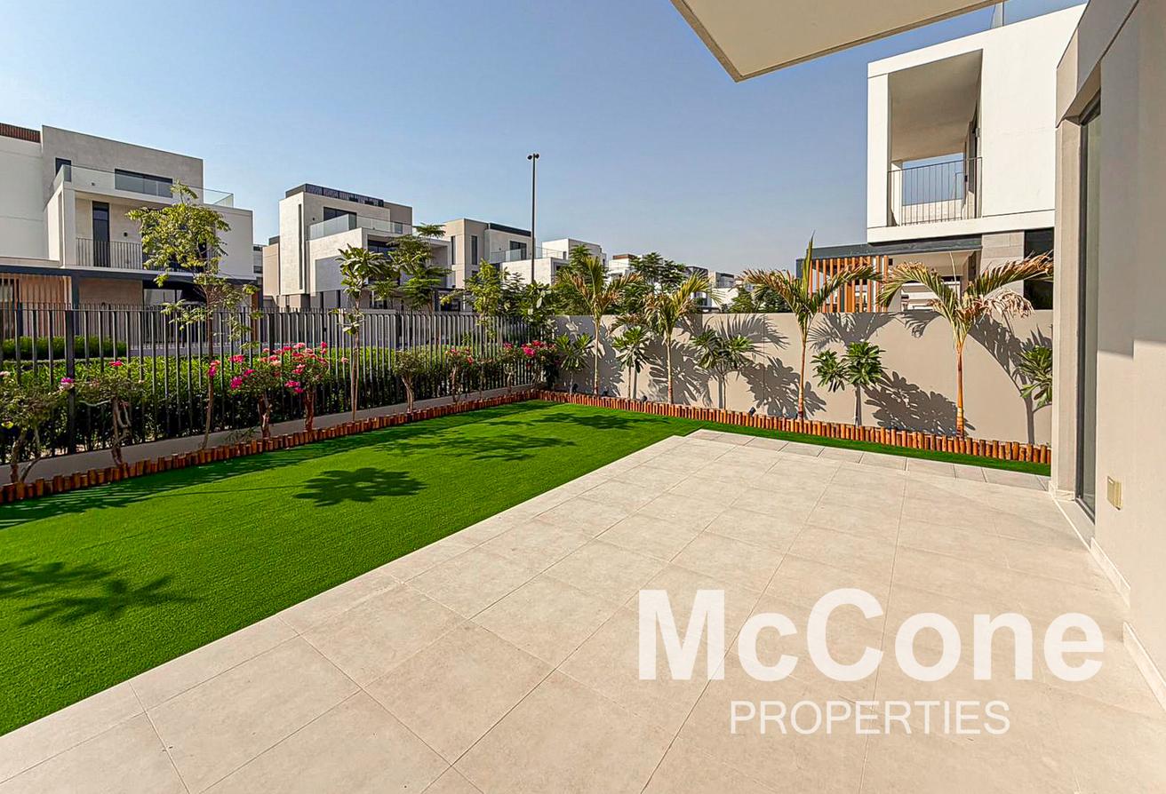 Fully Furnished | At the Park and Pool | Luxury photo 21