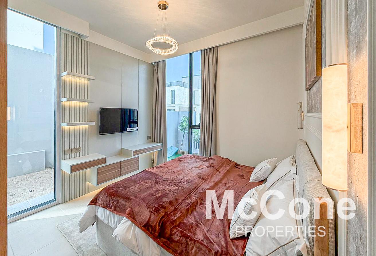 Fully Furnished | At the Park and Pool | Luxury photo 10