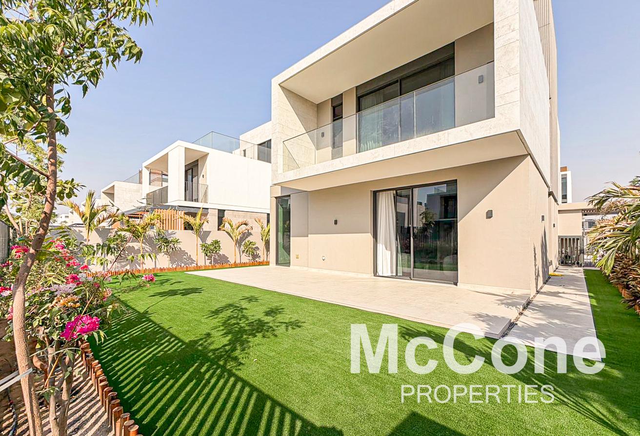 Fully Furnished | At the Park and Pool | Luxury photo 22