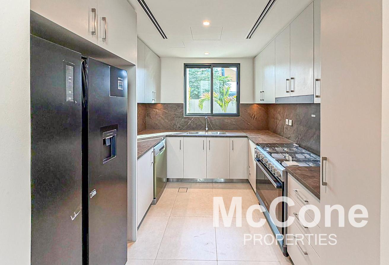 Fully Furnished | At the Park and Pool | Luxury photo 6