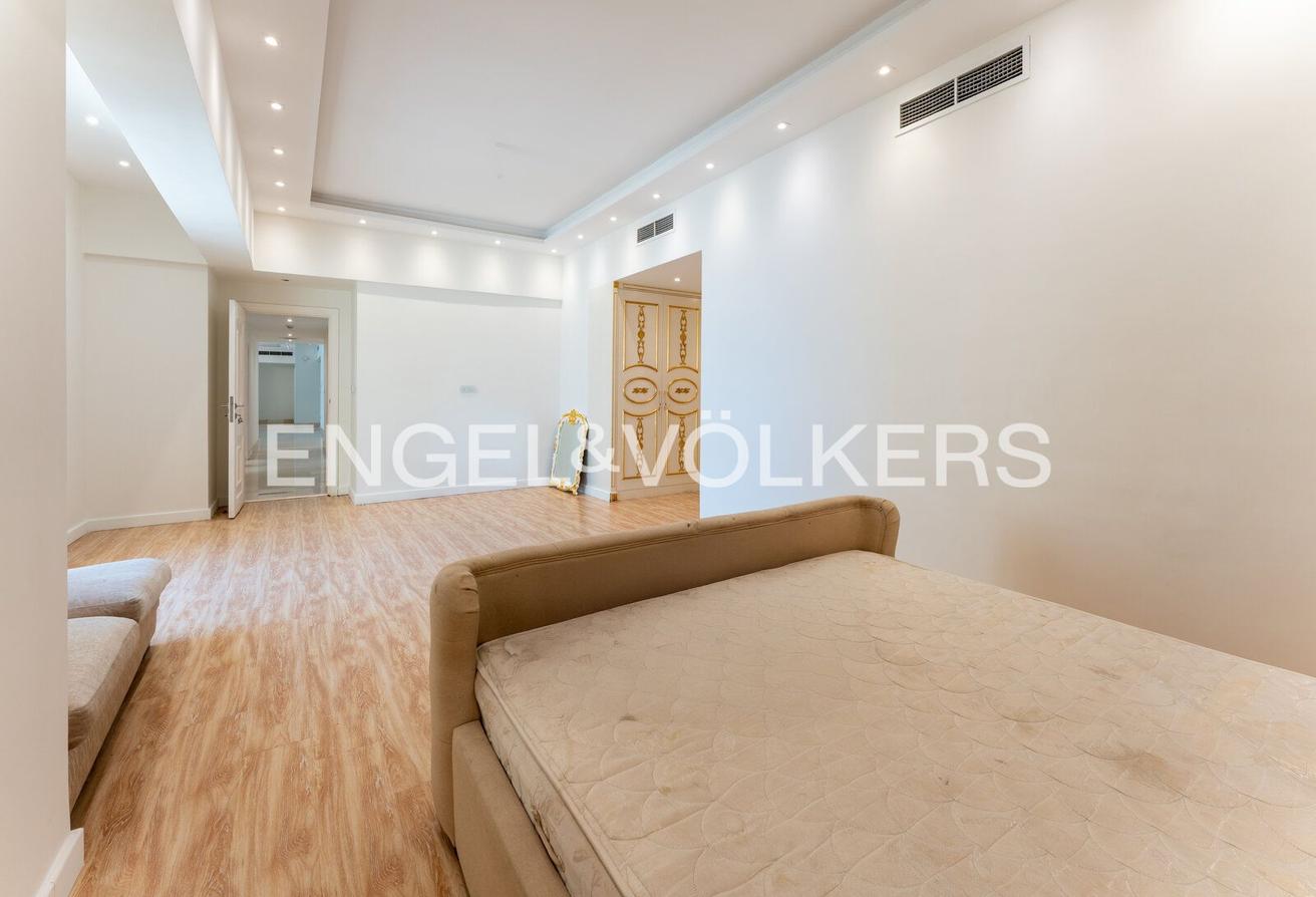 High Floor I Fully Upgraded I Spacious Layout photo 26