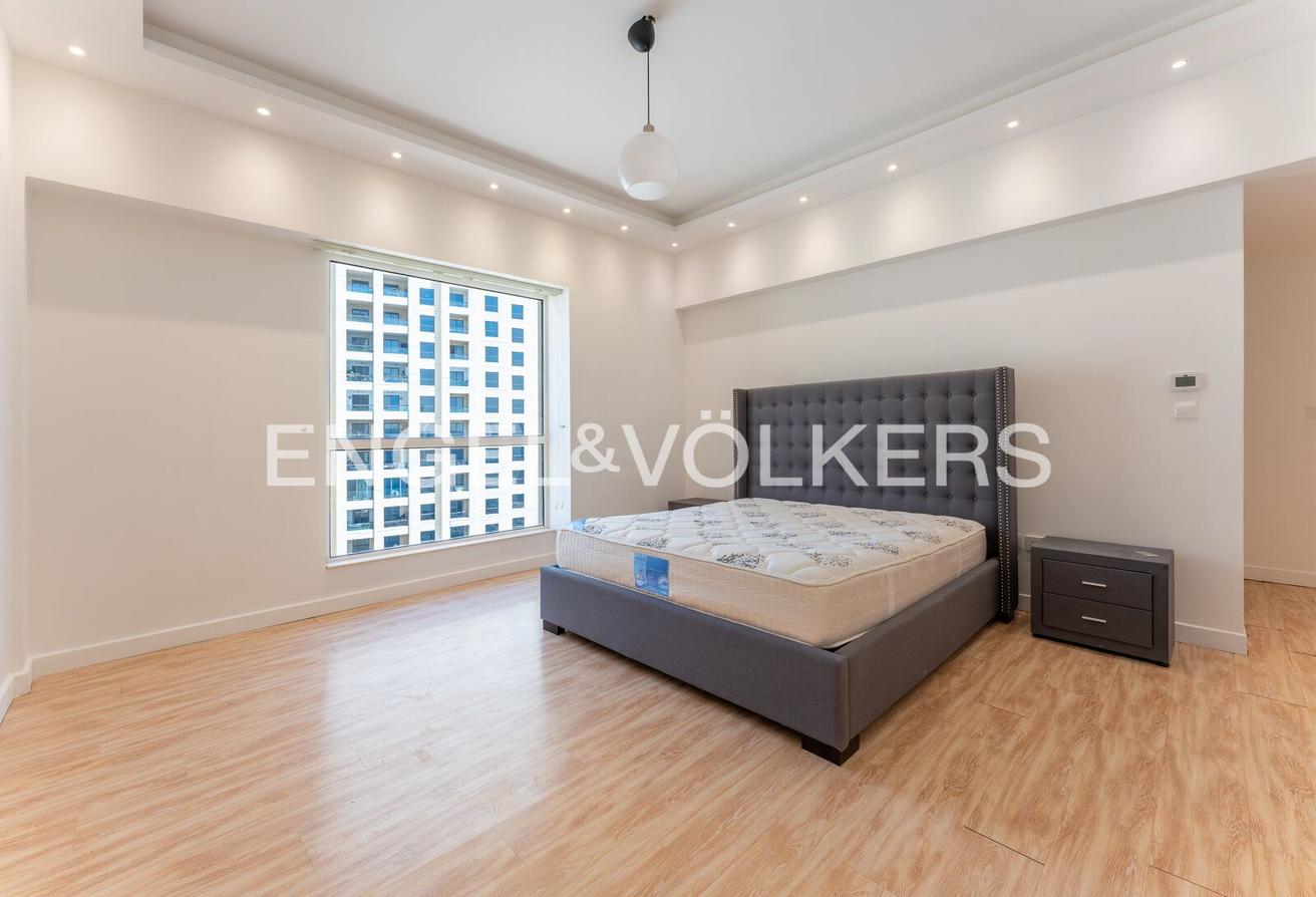 High Floor I Fully Upgraded I Spacious Layout photo 18