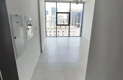 شقة - 2 غرف نوم - 3 حمامات للايجار في شارع التعاون الجديد - التعاون - الشارقة