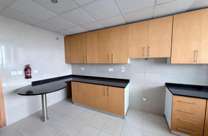 Apartment - 4 Bedrooms - 5 Bathrooms for rent in Julphar Towers - Al Nakheel - Ras Al Khaimah