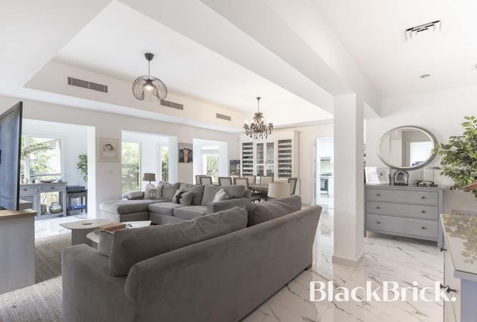 70285008 - Property Image 2