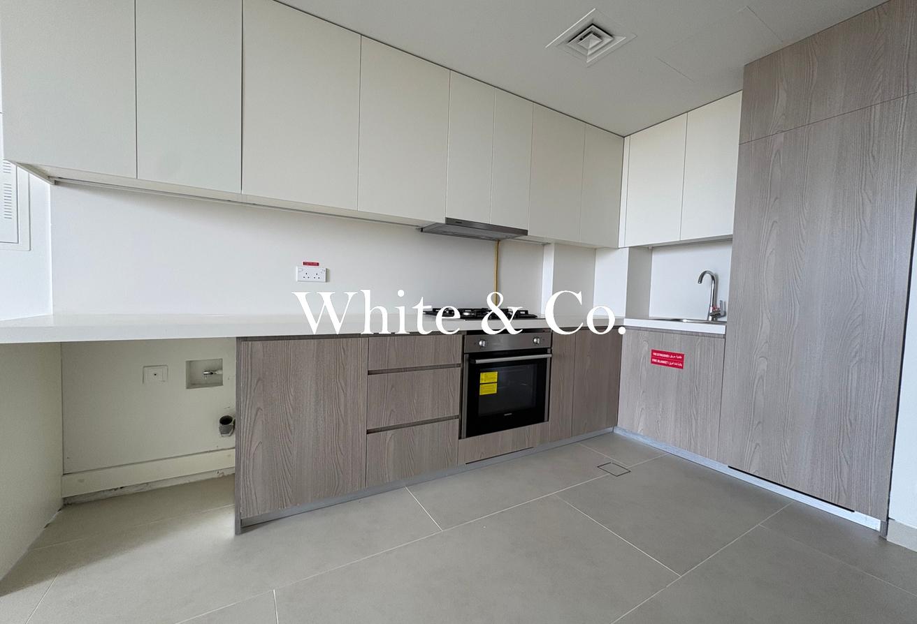 Golf Course View | Unfurnished | Brand New photo 2