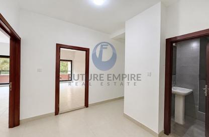 Apartment - 2 Bedrooms - 2 Bathrooms for rent in Zabeel Building - Al Karama - Dubai