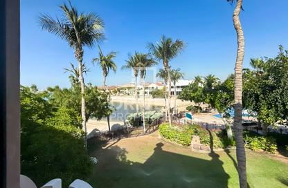 Villa - 4 - 6 for rent in Canal Cove Frond F - Canal Cove Villas - Palm Jumeirah - Dubai