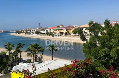 Villa - 4 - 6 for rent in Canal Cove Frond F - Canal Cove Villas - Palm Jumeirah - Dubai