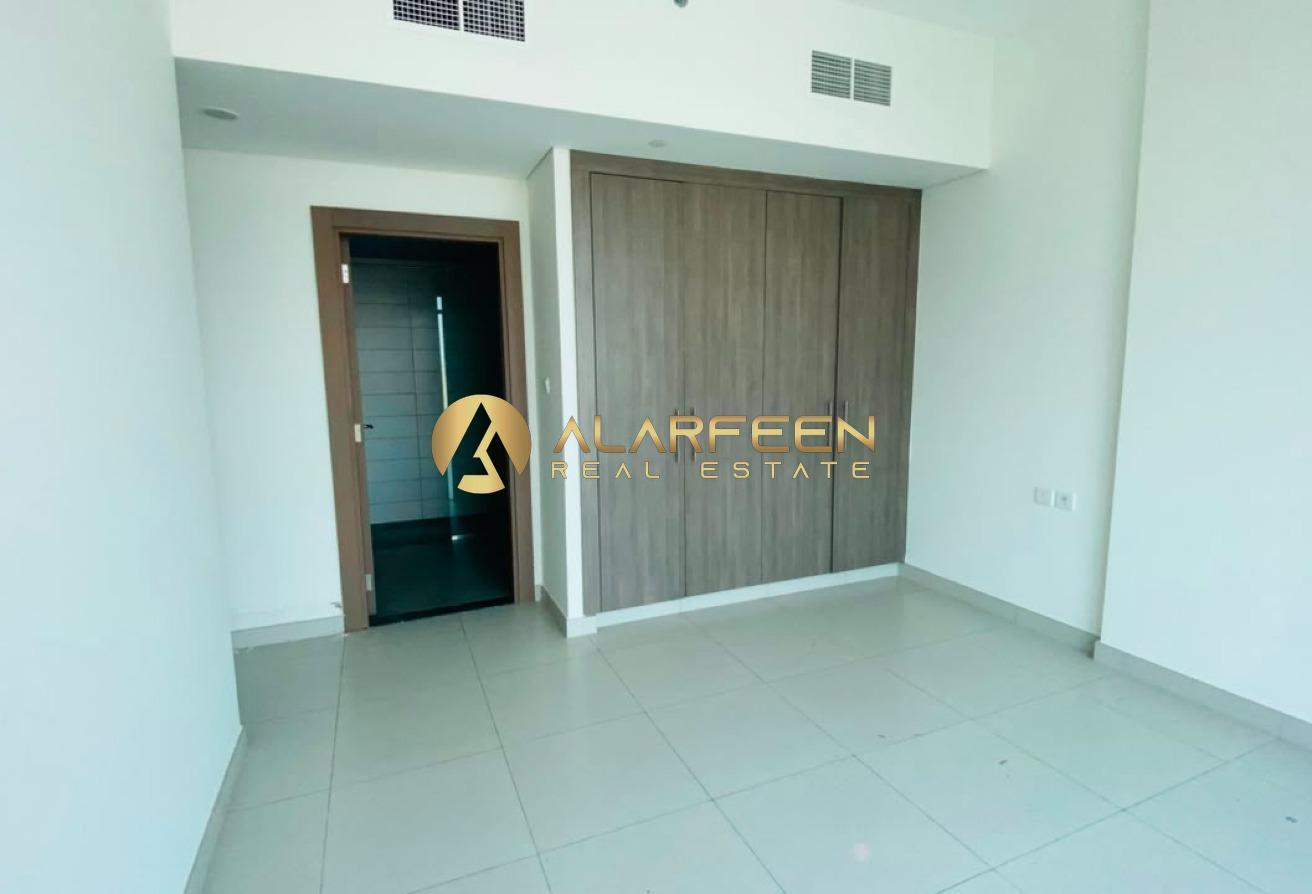Chiller Free 1 Year | Prime Location | Spacious photo 5