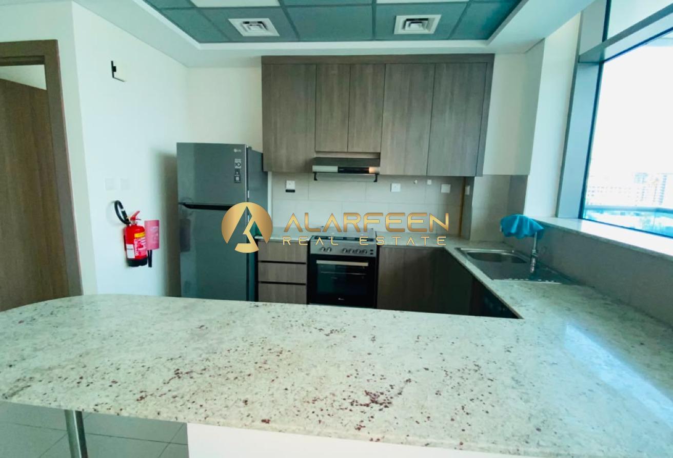 Chiller Free 1 Year | Prime Location | Spacious photo 4