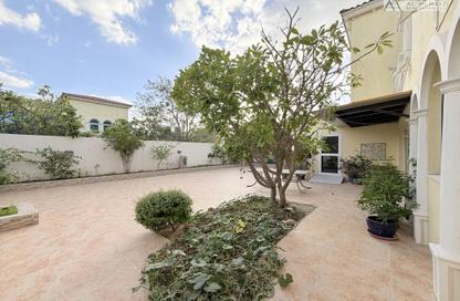 Villa - 3 - 4 for sale in District 8 - Jumeirah Park - Dubai Villa - 3 - 4 for sale in District 8 - Jumeirah Park - Dubai