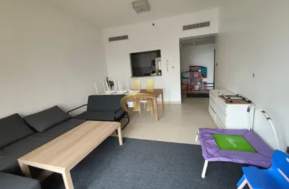 شقة - غرفة نوم - 2 حمامات للايجار في جيوار - منطقة 11 - قرية جميرا الدائرية - دبي