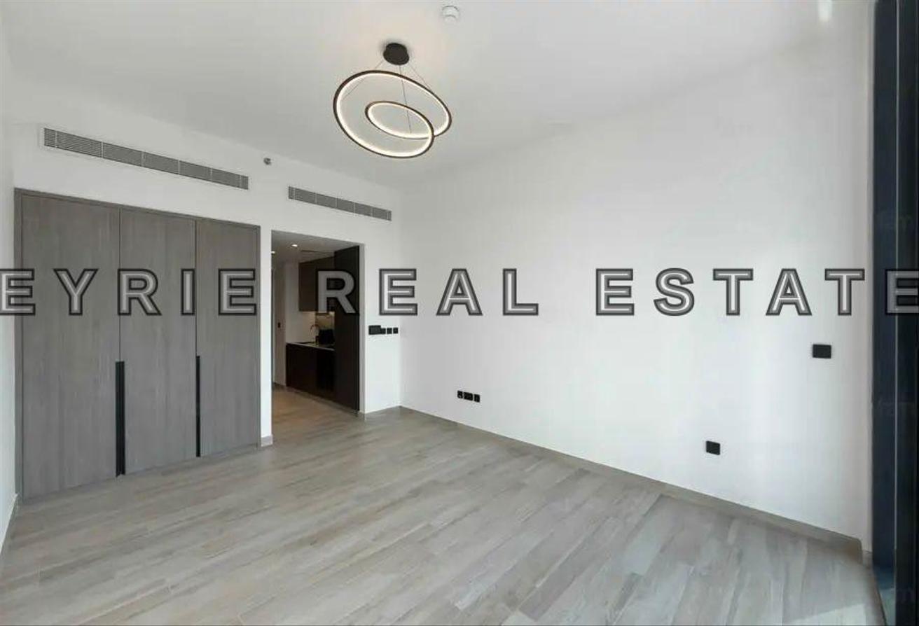 Vacant | Fitted Kitchen | Chiller Free photo 4
