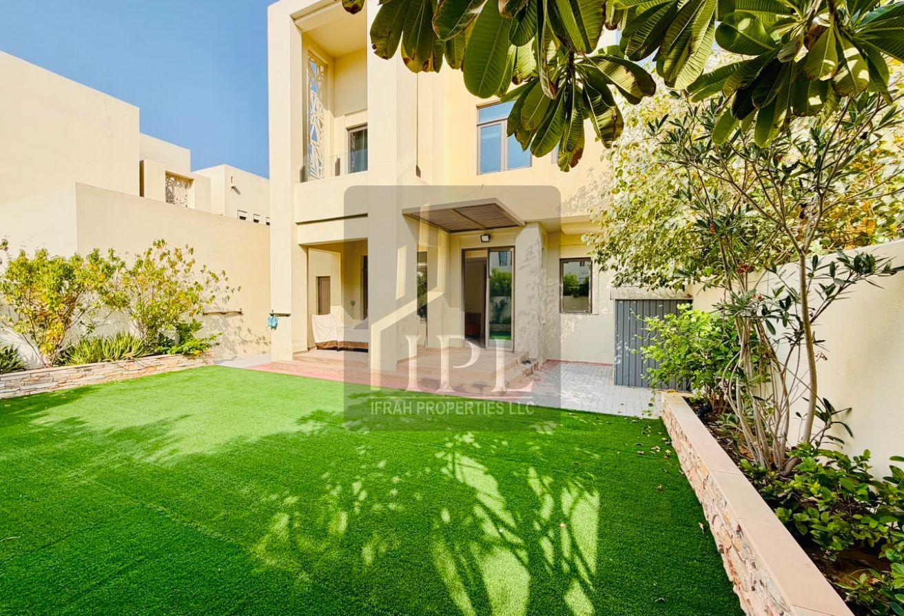 Luxury Fully Furnished | Upgraded | Ready to Move photo 6