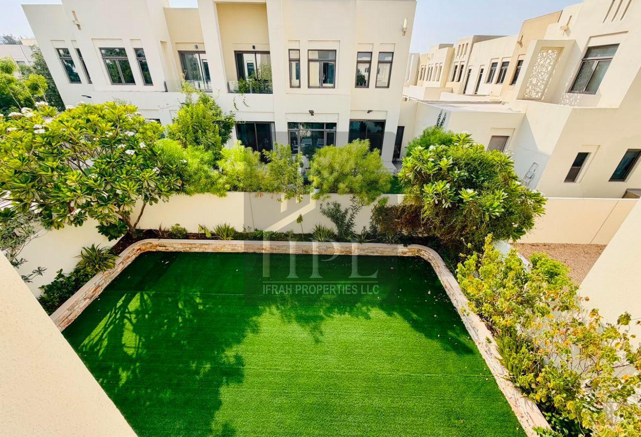 Luxury Fully Furnished | Upgraded | Ready to Move photo 11