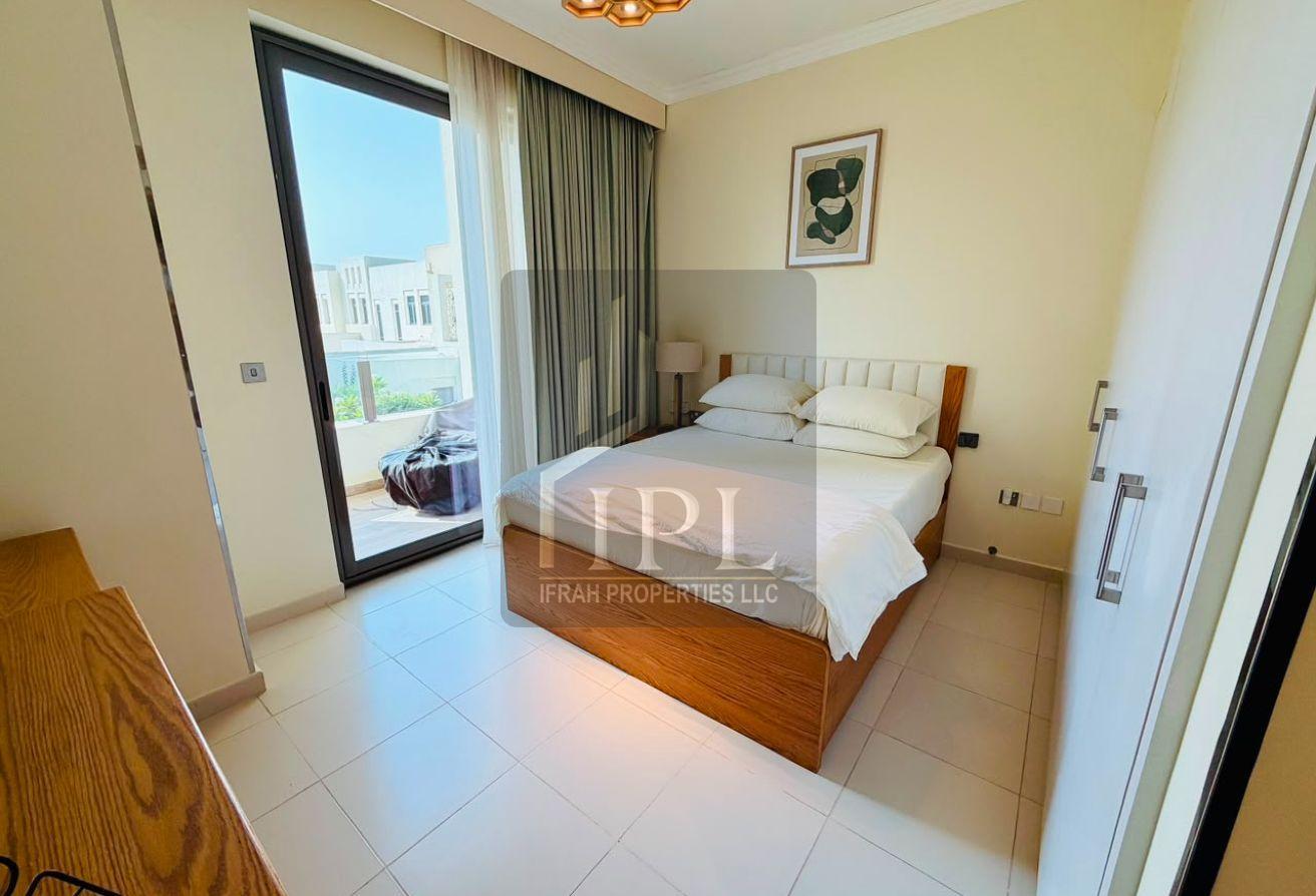 Luxury Fully Furnished | Upgraded | Ready to Move photo 2