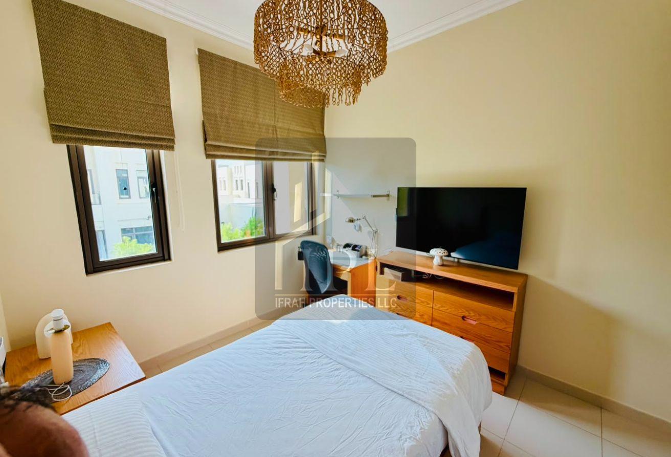 Luxury Fully Furnished | Upgraded | Ready to Move photo 8