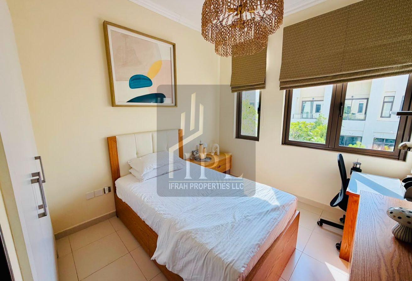 Luxury Fully Furnished | Upgraded | Ready to Move photo 10