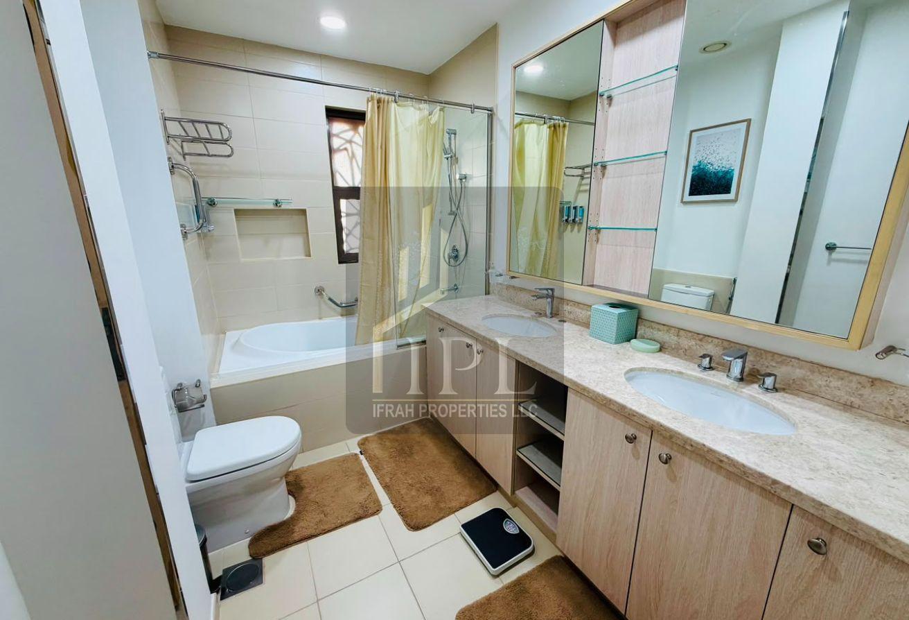 Luxury Fully Furnished | Upgraded | Ready to Move photo 13