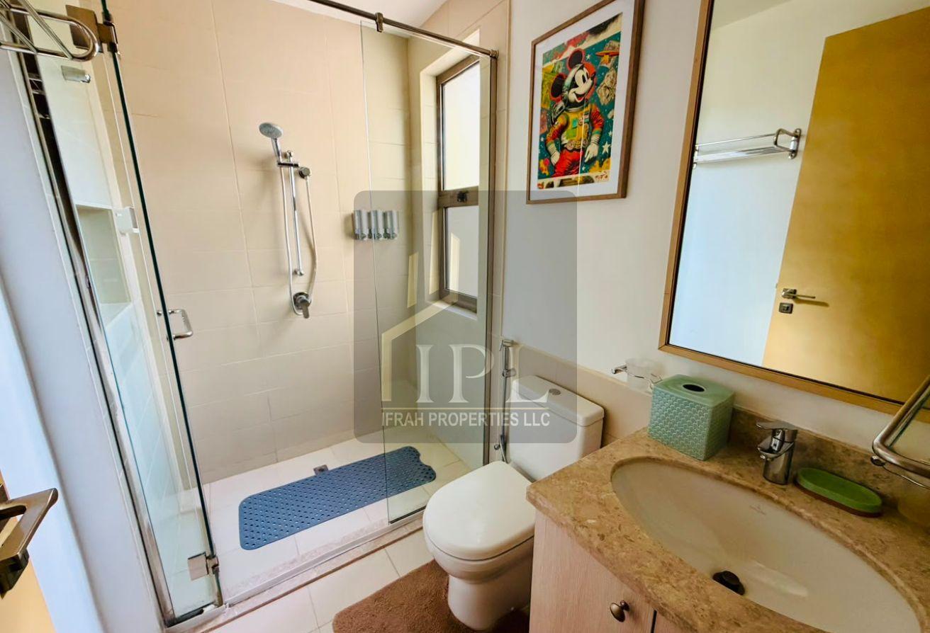 Luxury Fully Furnished | Upgraded | Ready to Move photo 15