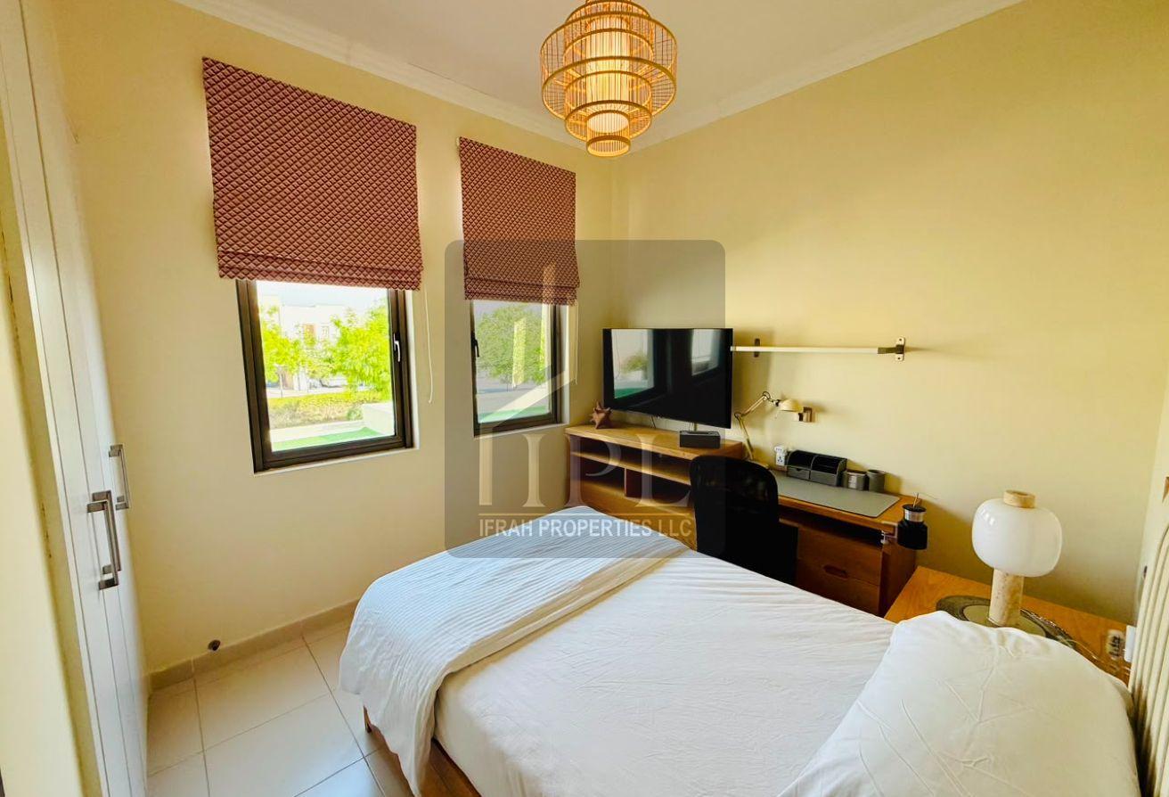Luxury Fully Furnished | Upgraded | Ready to Move photo 17