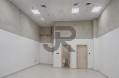 Retail - Studio - 1 Bathroom for rent in Karimian 3 - Jumeirah Garden City - Al Satwa - Dubai