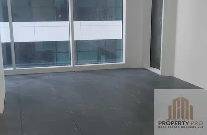 مكتب - استوديو - 1 حمام للايجار في برج ميز - شارع الشيخ زايد - دبي