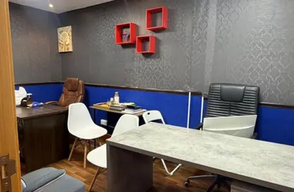 مركز أعمال - استوديو - 2 حمامات للايجار في بناية الكاظم - منطقة حديقة الكرامة - الكرامة - دبي