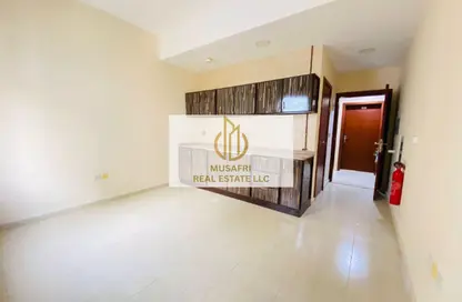 شقة - 1 حمام للايجار في مبنى مويلح - مويلح - الشارقة