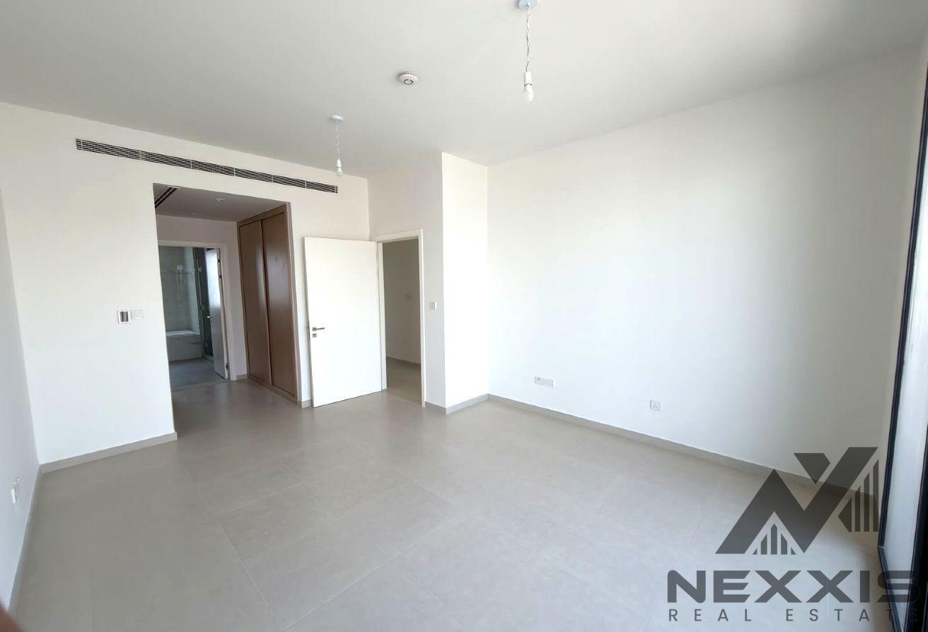 Corner 4BR Villa | Premium Community | Ready MOVE photo 5